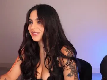 TOP_po – webcam model profile photo Image 13