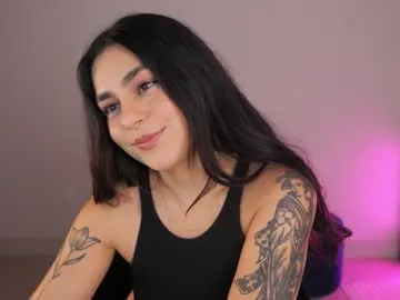 TOP_po – webcam model profile photo Image 15