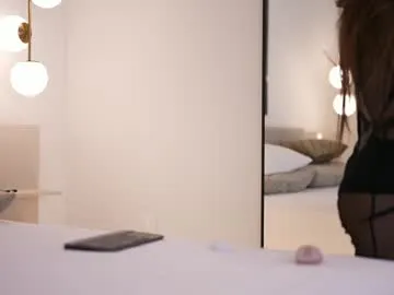 tinni_rosse – webcam model profile photo Image 18