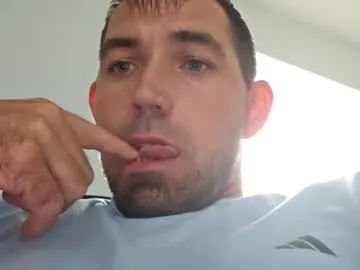 TOP_po – webcam model profile photo Image 9