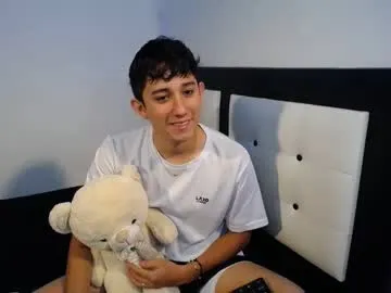 loya_best – webcam model profile photo Image 14