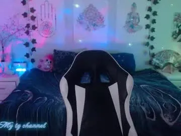 glasses_cat – webcam model profile photo Image 10