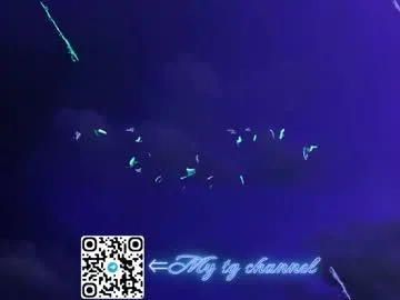 glasses_cat – webcam model profile photo Image 5