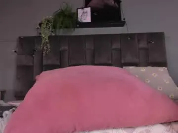 yourscosmic – webcam model profile photo Image 16