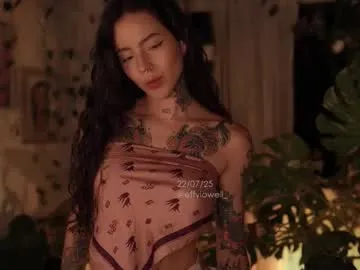 luna_tin – webcam model profile photo Image 4