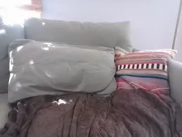 IORio2 – webcam model profile photo Image 2