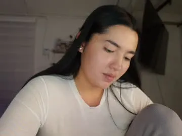 Linnea – webcam model profile photo Image 2