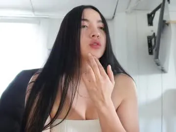 Linnea – webcam model profile photo Image 8