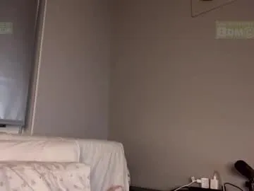 Youlalia – webcam model profile photo Image 3