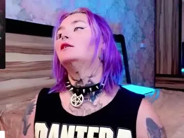 VIKITOMMY – webcam model profile photo Image 6