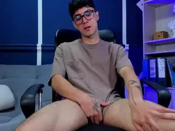 YoungSquad – webcam model profile photo Image 3