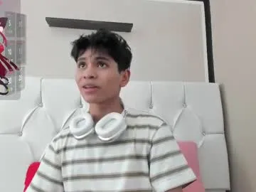 benjamin613999 – webcam model profile photo Image 18