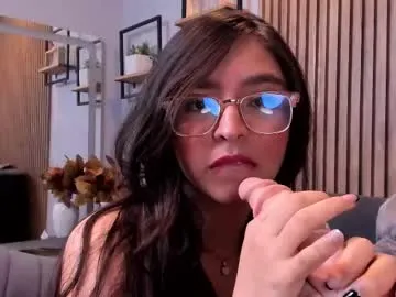 Charlotte-glasses – webcam model profile photo Image 16