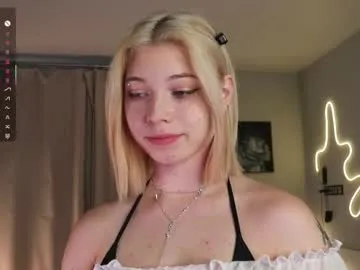 EvieEvans – webcam model profile photo Image 2