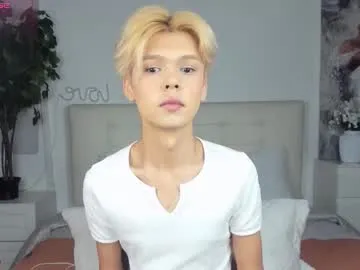 mon1_day – webcam model profile photo Image 7