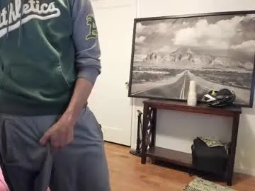 TOP_po – webcam model profile photo Image 8