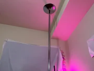 IORio2 – webcam model profile photo Image 12