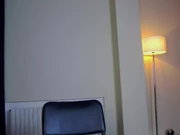 motodub – webcam model profile photo Image 16