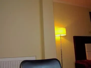 motodub – webcam model profile photo Image 4