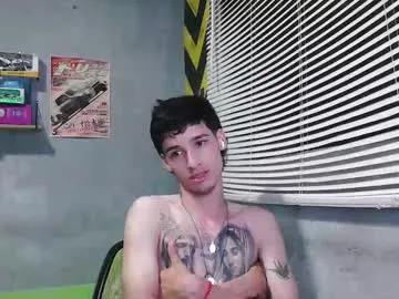 IORio2 – webcam model profile photo Image 4