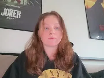 holly_bourbon – webcam model profile photo Image 1