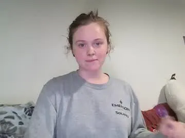 holly_bourbon – webcam model profile photo Image 2