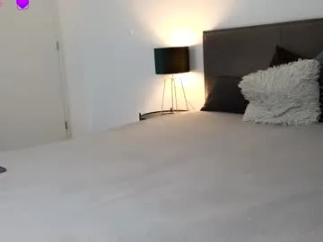 avroraromance – webcam model profile photo Image 17