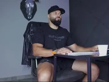 VIKITOMMY – webcam model profile photo Image 15