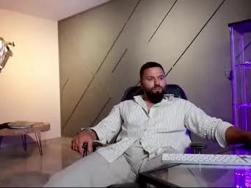 VIKITOMMY – webcam model profile photo Image 7