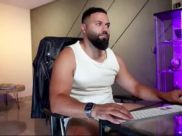 VIKITOMMY – webcam model profile photo Image 9