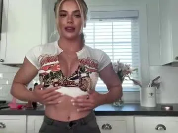 IORio2 – webcam model profile photo Image 3