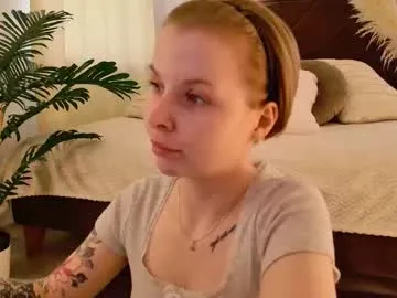 Linnea – webcam model profile photo Image 17