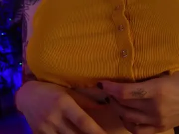 Linnea – webcam model profile photo Image 2