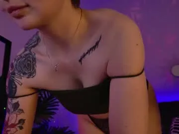 Linnea – webcam model profile photo Image 4