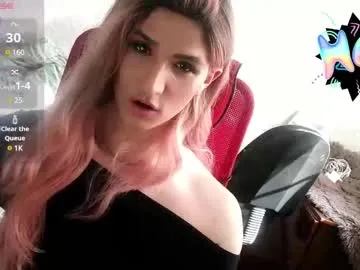 Keep_us_wild – webcam model profile photo Image 5