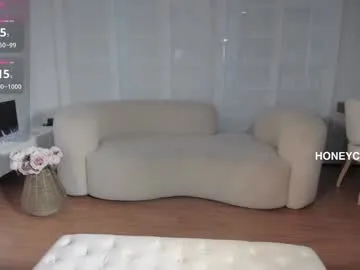 mayumichan13 – webcam model profile photo Image 6