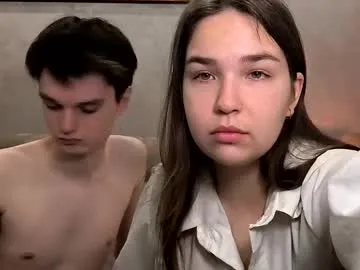 VIKITOMMY – webcam model profile photo Image 14