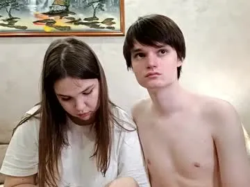 VIKITOMMY – webcam model profile photo Image 4