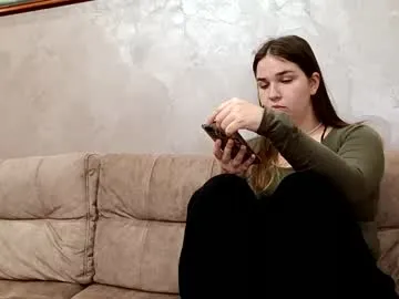 VIKITOMMY – webcam model profile photo Image 5