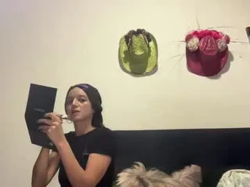 lucretiaburnaugh – webcam model profile photo Image 4