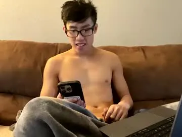 YoungSquad – webcam model profile photo Image 6