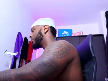 TOP_po – webcam model profile photo Image 2