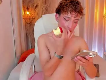 alonehazel – webcam model profile photo Image 13