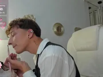 alonehazel – webcam model profile photo Image 4