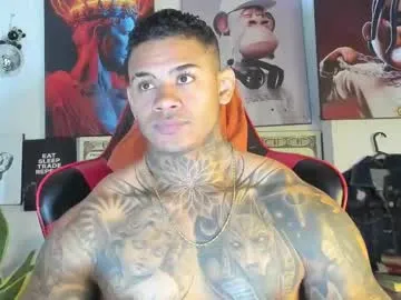 VIKITOMMY – webcam model profile photo Image 13