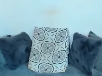 oops_my_english – webcam model profile photo Image 13