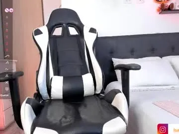 zoe_koller – webcam model profile photo Image 7