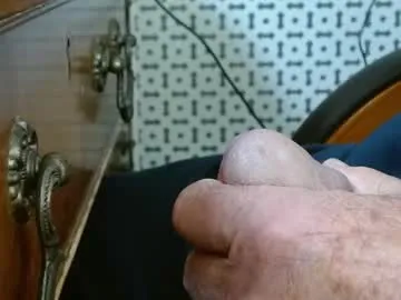 queeneliaa_ – webcam model profile photo Image 10