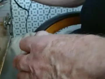 queeneliaa_ – webcam model profile photo Image 11