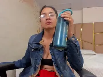 sigmasian – webcam model profile photo Image 3